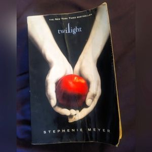 Twilight By Stephenie Meyer Book